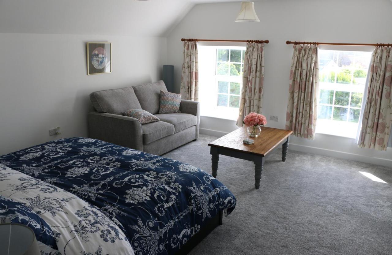 Ty Nant Little Haven Bed & Breakfast Exterior photo